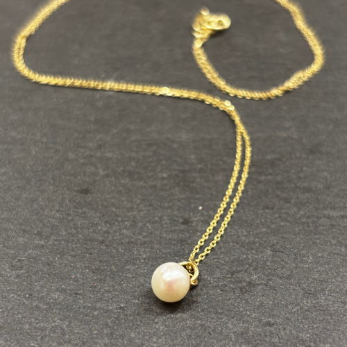 9ct Yellow Gold Necklace with Cultured pearl 2 on slate background